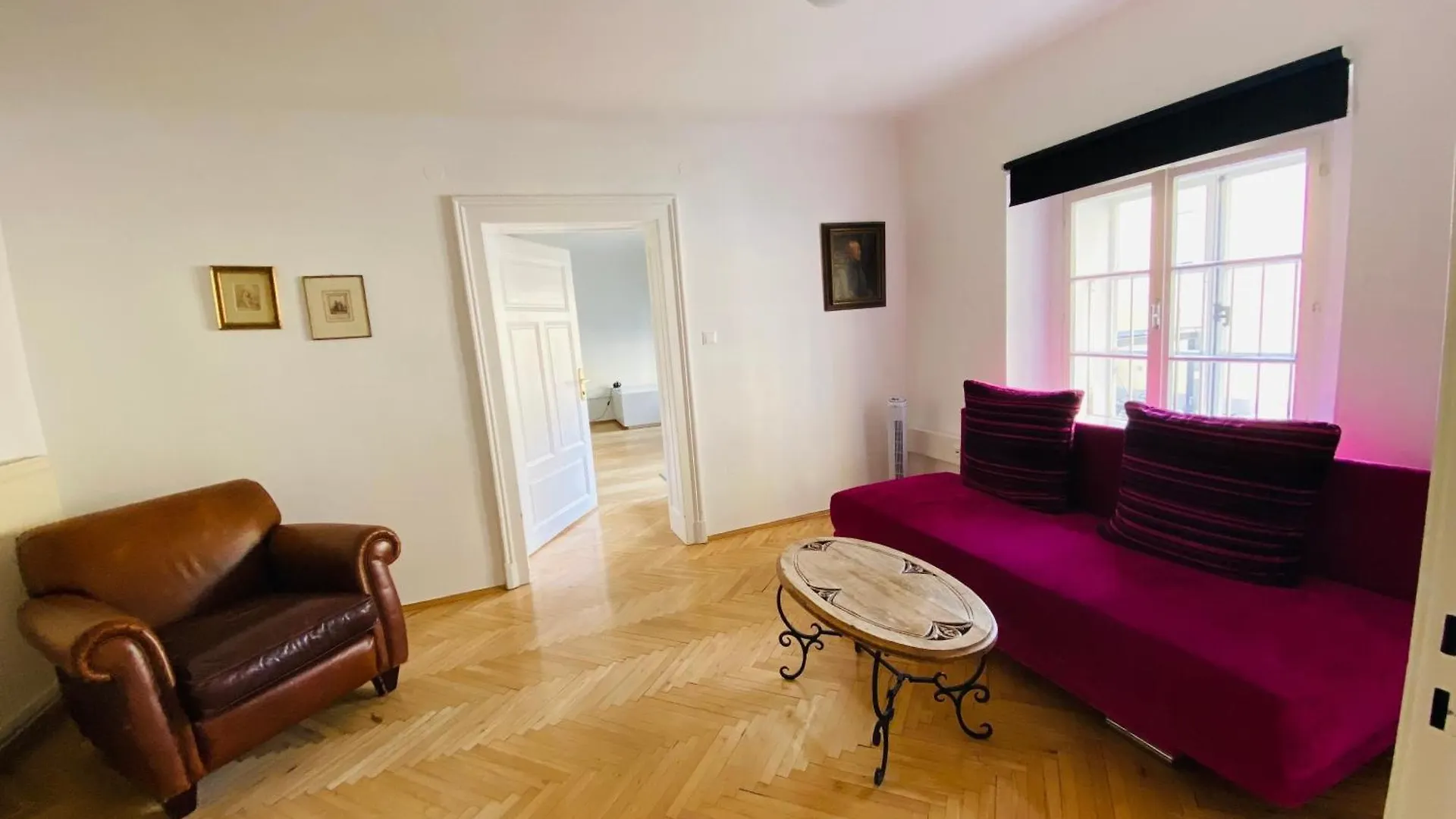 Apartment Fuer 8 Personen, Ruhig, Graz Zentrum contacts